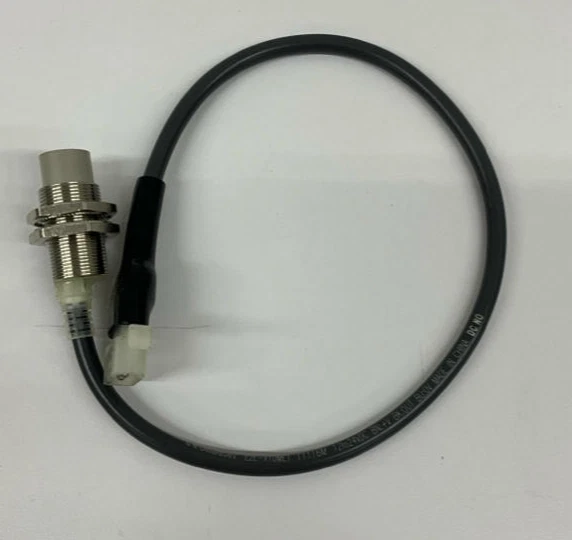 Hình tham khảo sản phẩm E2E-X10ME1; không phải bằng chứng hàng tồn, lô hiện tại, hàng nguyên bản, thời gian giao hoặc bảo hành